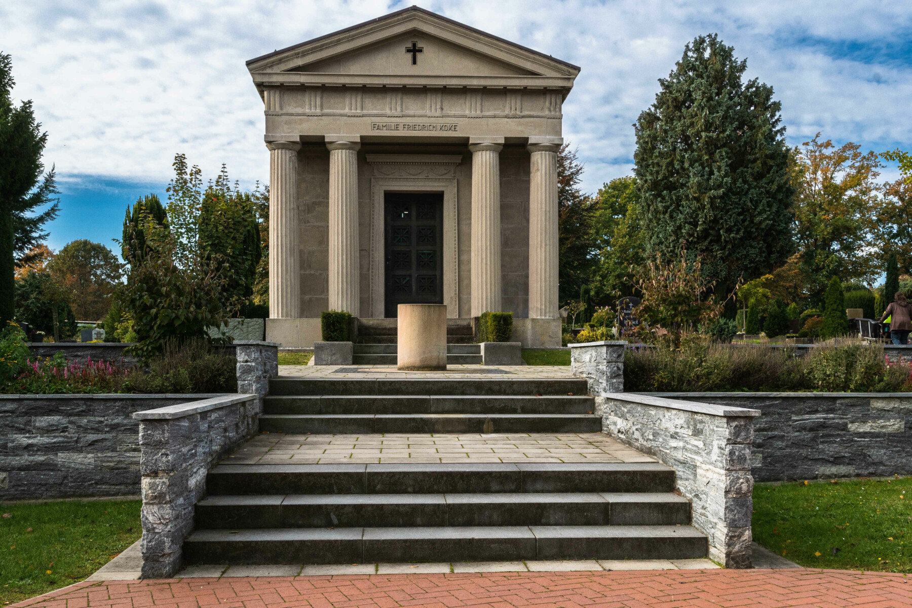 Urnenwahlgrabstätte Mausoleum „Familie Koke“